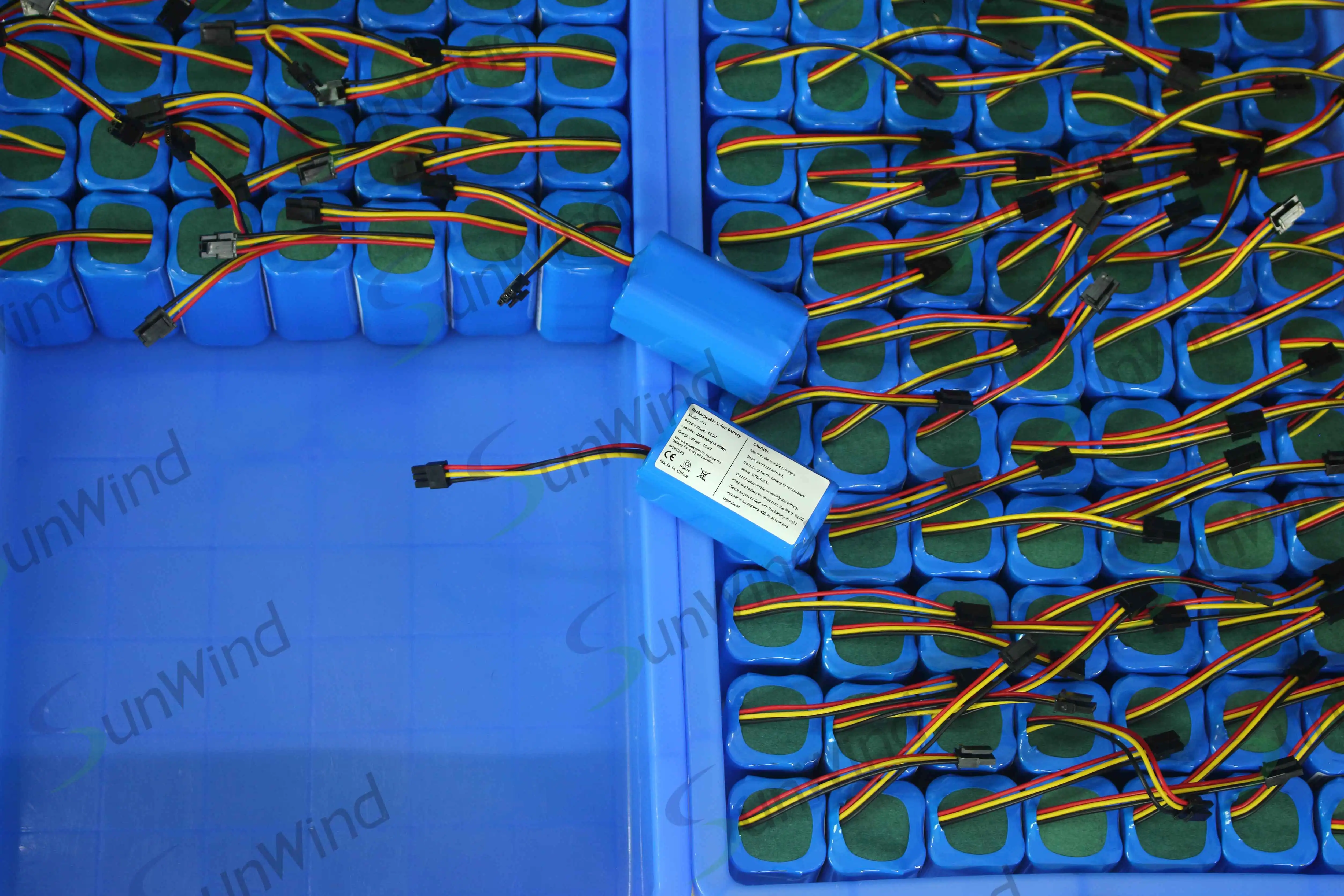 Vacuum Cleaner Sweeper Battery for Codless Vacuum iboto A11 14.8V 2600mAh Black Yellow Red three Pins Lithium Battery