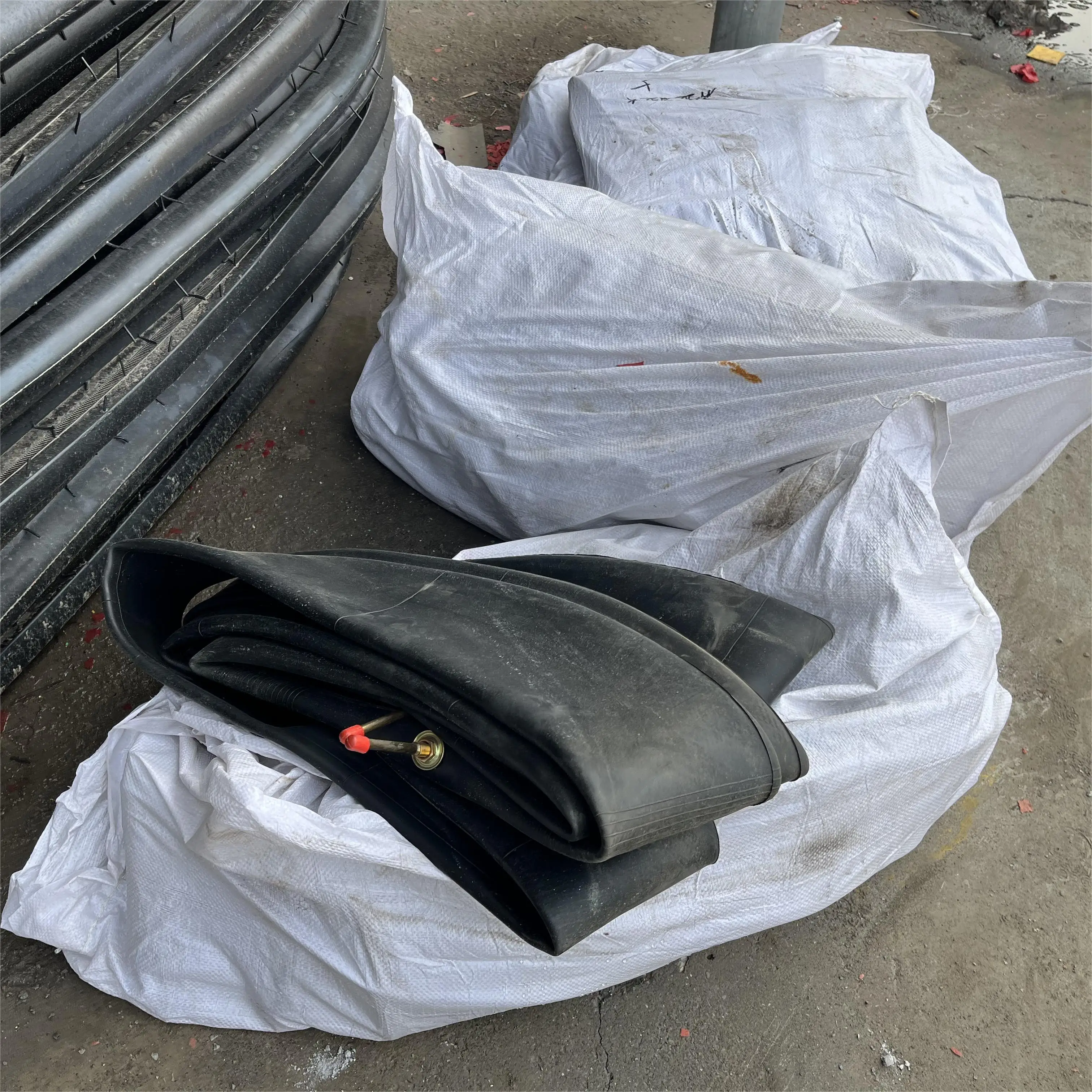 china factory directly sale low price amusement facilities ride-on cars bumper cars spare tires for bumper car tube neumaticos