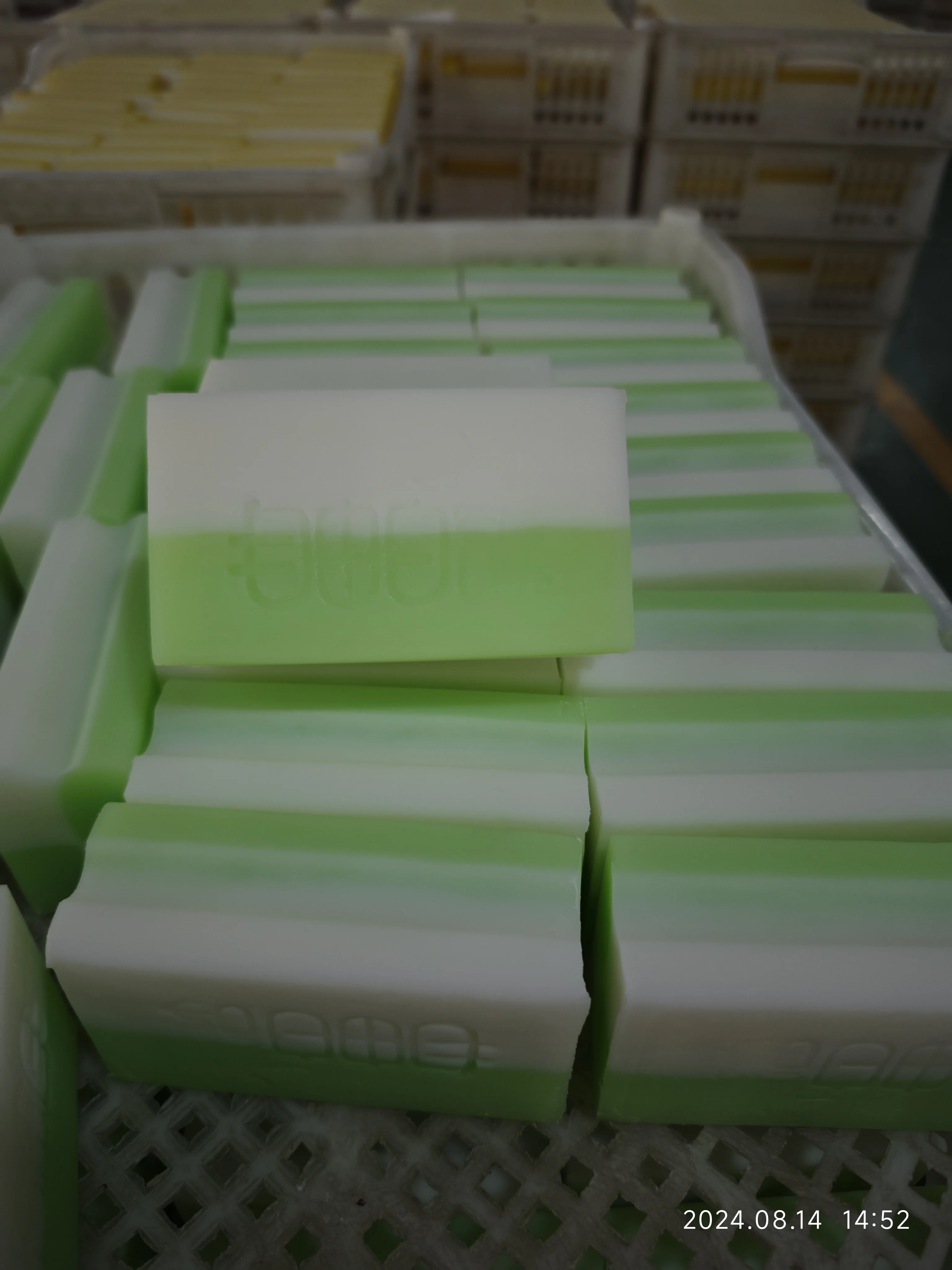 High-Efficient Solid Laundry Bar Soap with Long-Lasting Fragrance Factory-Priced for Effective Stain Removal