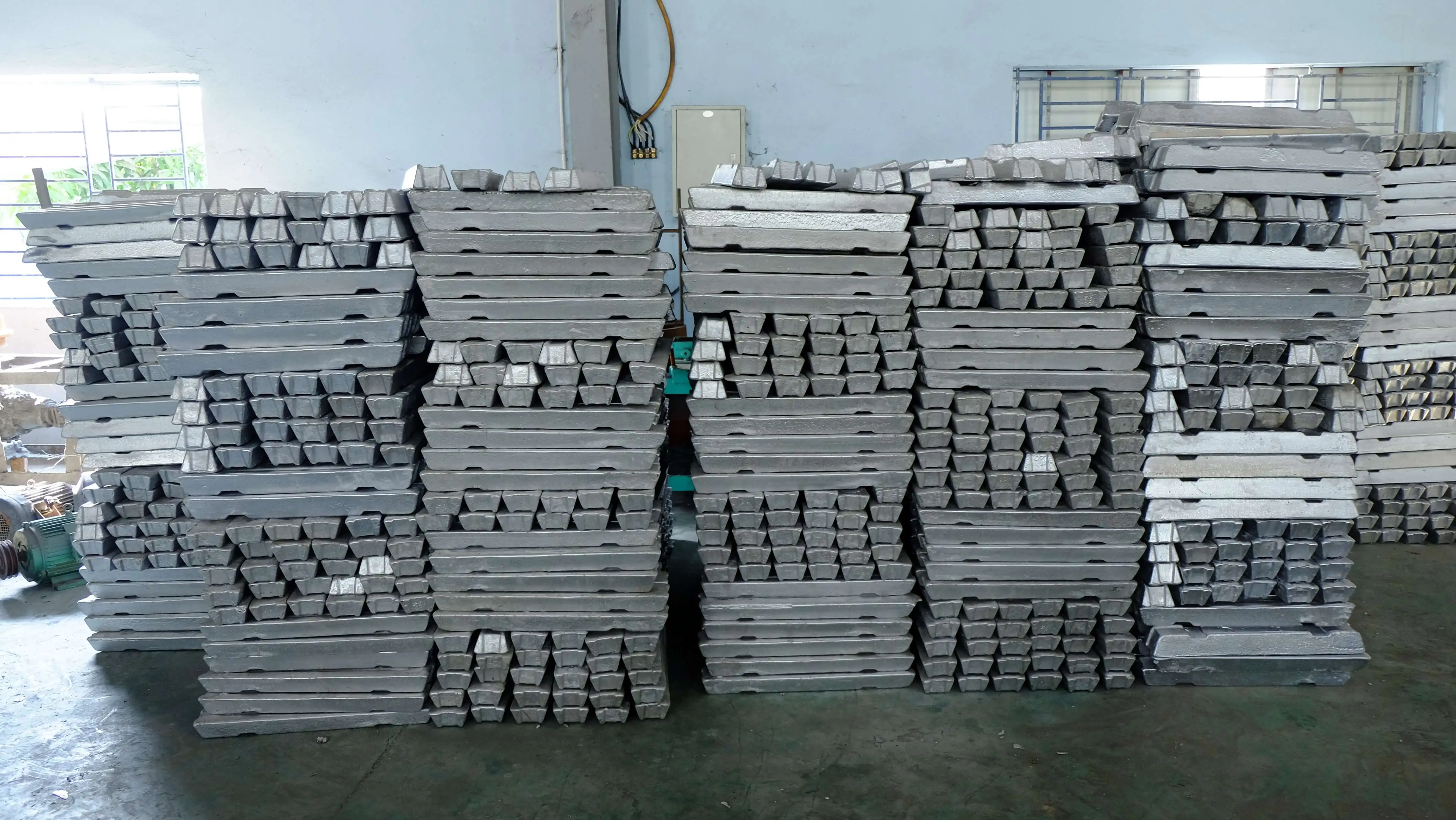 
Save Cost For Imports Wholesale High Quality Aluminum Ingots Aluminum 80% Made in Vietnam 