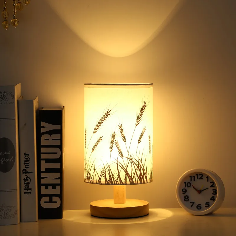 Top Seller 2021 Wooden Base Fabric Shade Bedside Table Lamp for Home Decoration Hotel Room Light Lamp