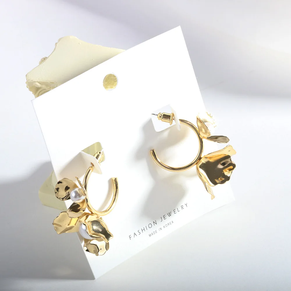 Wholesale Metal Flower Earrings Fashion Hot  Factory Pearl Ear Loop Geometric Elegant Brass Drop Earrings Silver Stud Pendiente