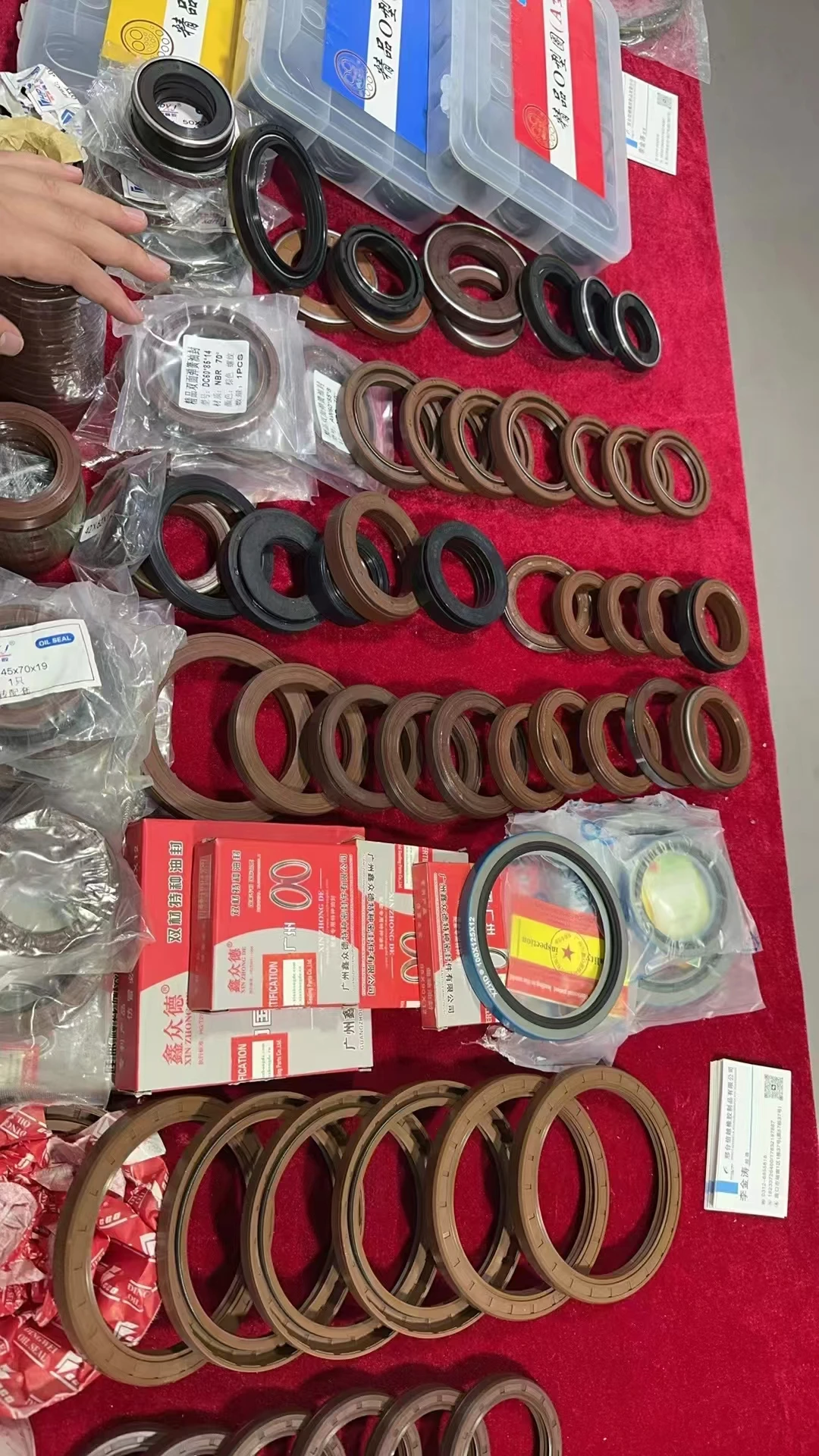 FKM Brown Color Hydraulic Mechanical Shaft Oil Seal with Size 70*95*10 80*100*13