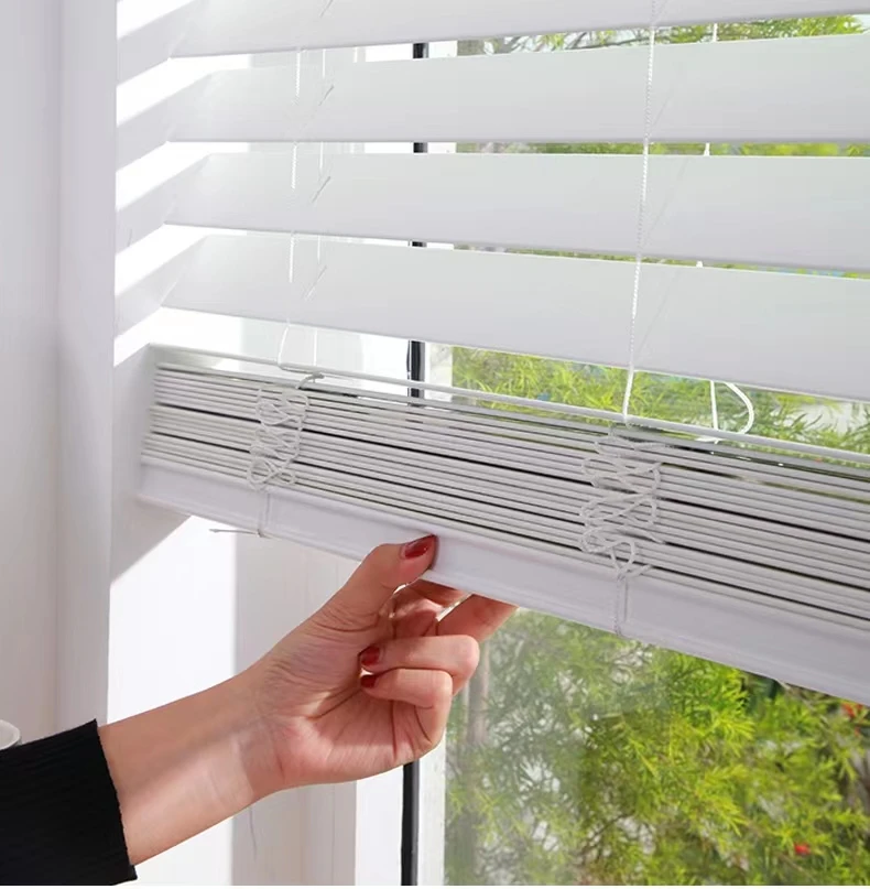 Электрические/ручные/беспроводные виниловые мини-жалюзи из искусственного дерева для окон жалюзи ПВХ с электроприводом