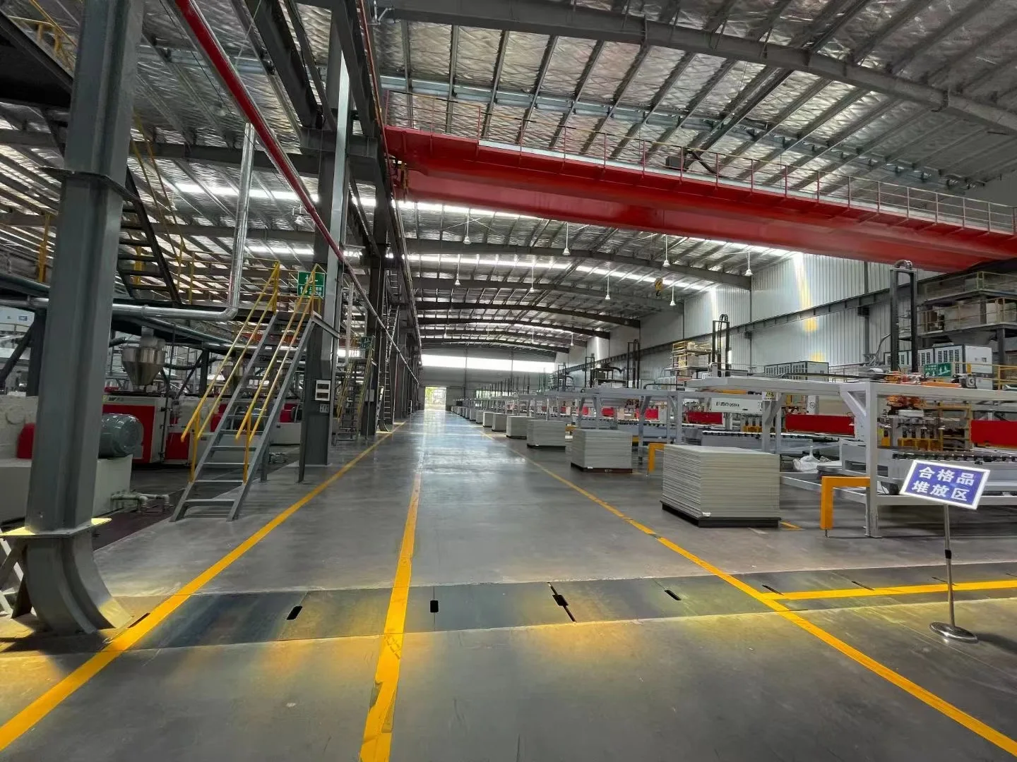 High Productivity and Quality  One Step Multi Layer SPC/LVT flooring extrusion line Beautiful and Vivid effect