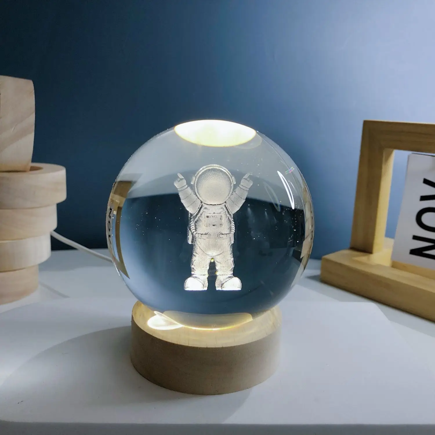 Оптовая продажа светящаяся звездное небо планета луна 3d Хрустальная Сфера на заказ небольшой проекционный свет ночного света хрустальный шар