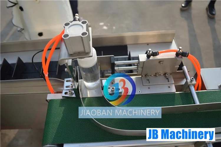JB-120WZ высокоскоростное дезинфицирующее средство для рук, машина для картонизации бутылок с распылителем 75%, упаковочная машина для спиртовых бутылок с распылителем
