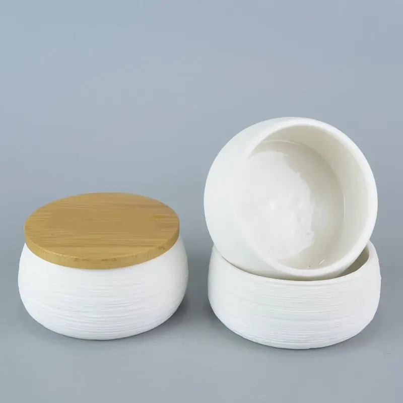 
Brushed white candle ceramic jar with wooden lid in set 