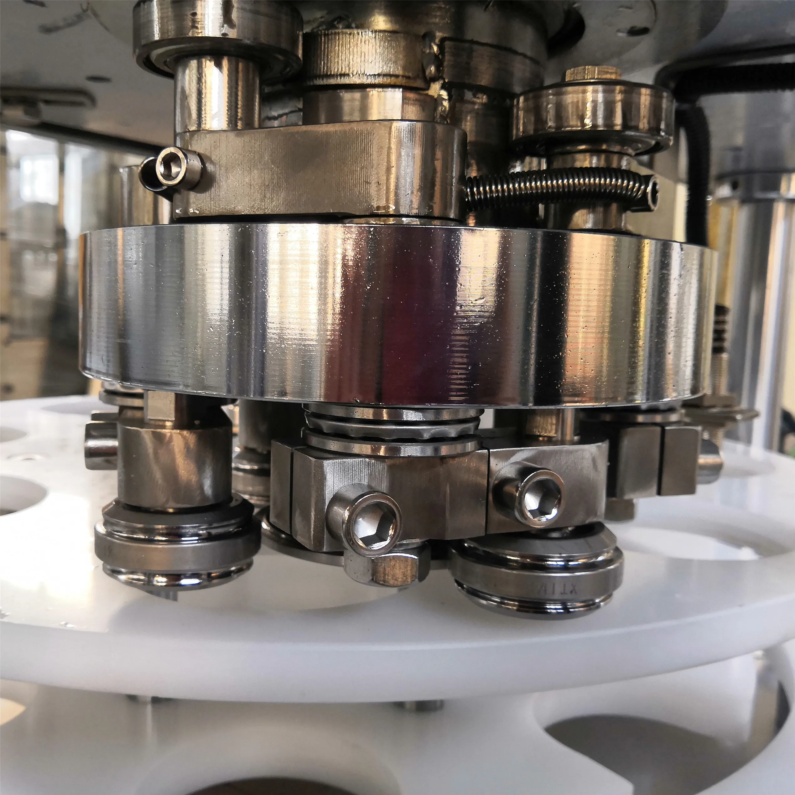 Factory Sale Automatic Food Capping Machine/Manual Tuna Canning Machine