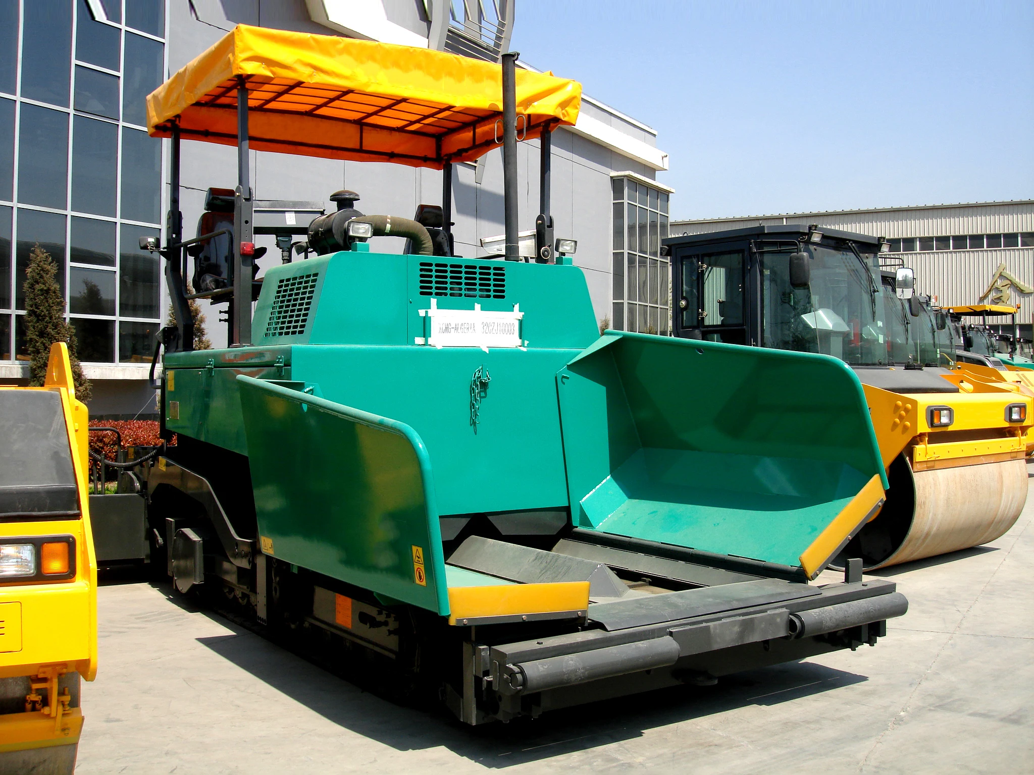 New Asphalt Finisher RP602 6m Asphalt Concrete Paver with Factory Supply Discount Price for Sale