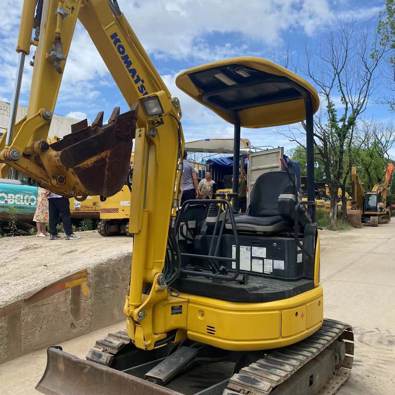 Used Komatsu PC18/PC20/PC30/PC35/PC55/PC56/PC60/PC70 Crawler Excavator with Hydraulic Breaker Line and Hammer in Good Condition
