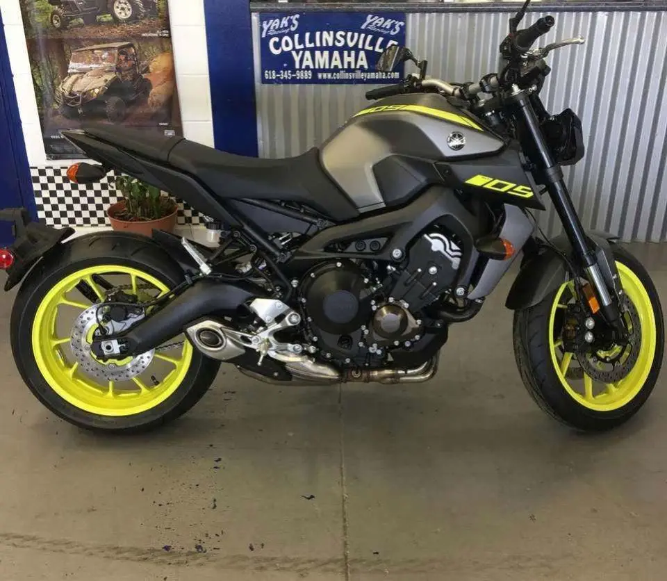 Yamahas MT-125 . MT-03 . MT-07 . MT-09 . MT-10 Superbike enduro Dirt bike motorcycle