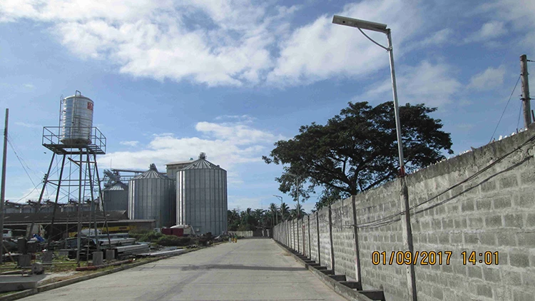 high quality Aluminum PC lens Smart RC control light sensor Solar 80 Watts road lighting LED street light for road use