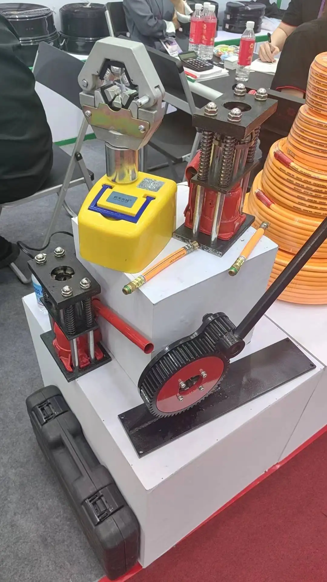 CE certified by Chinese professional manufacturers 3inch hydraulic hose pressing tool small type portable ac hose crimper kit