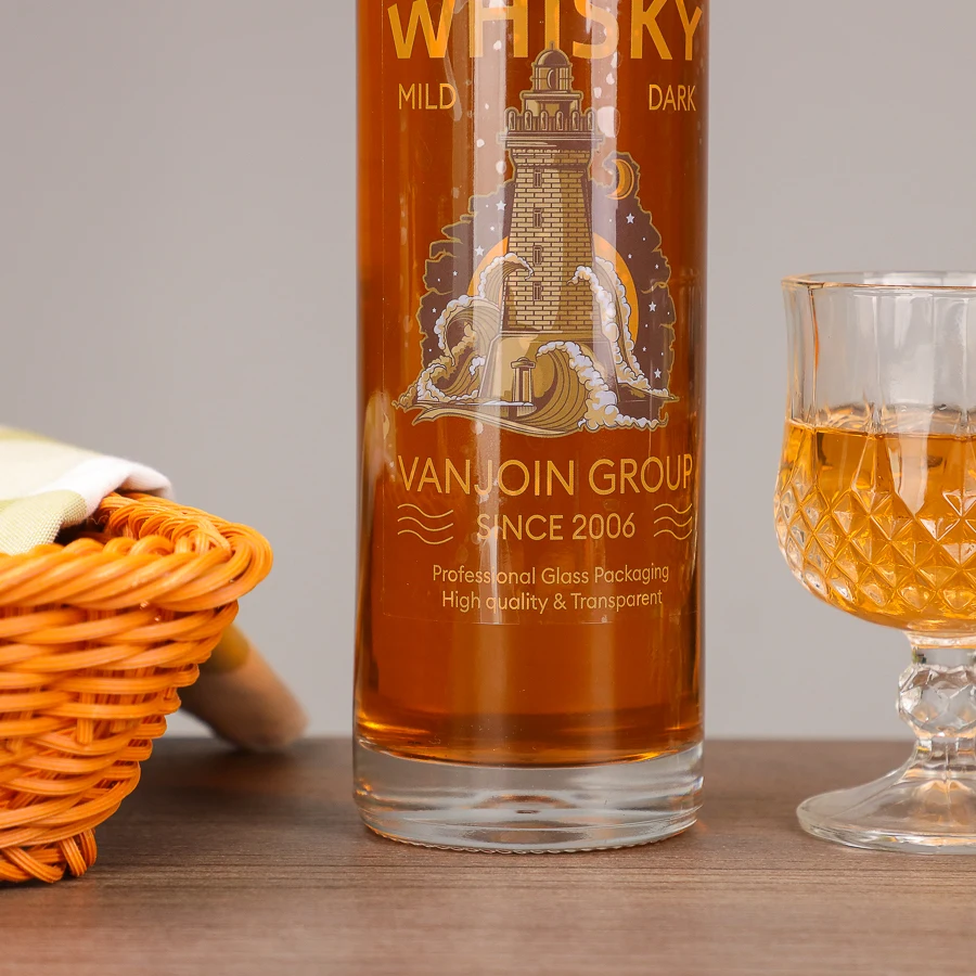 750 ml Transparent flint glass bottle liquor wine whisky vodka tall and thin glass bottles with wooden cork top