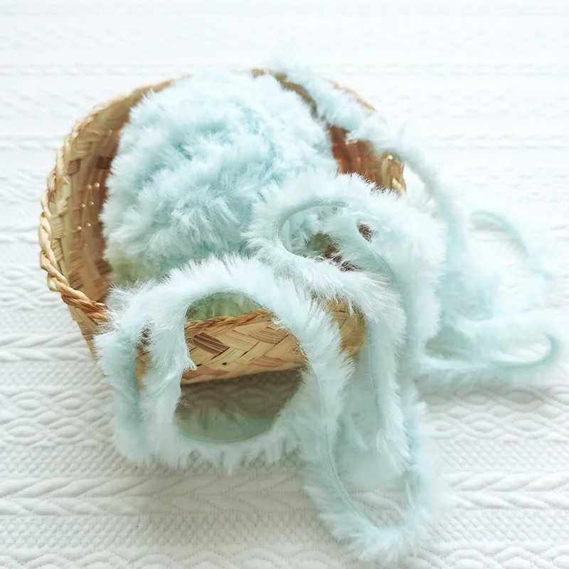 Low MOQ Fancy 100% Polyester Chunky knit Fluffy Faux Comfortable Hats Scarf Blanket Fake Fur Hand Crochet Yarn