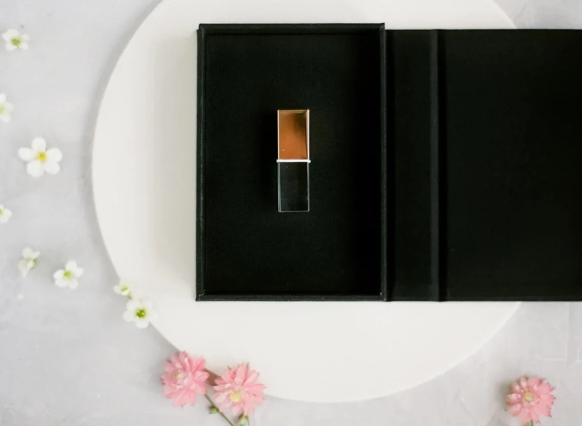 Wholesale Small Black Custom Design Personalized Rigid Paper Cardboard Usb Flash Disk Packaging Magnetic Closure Gift Box