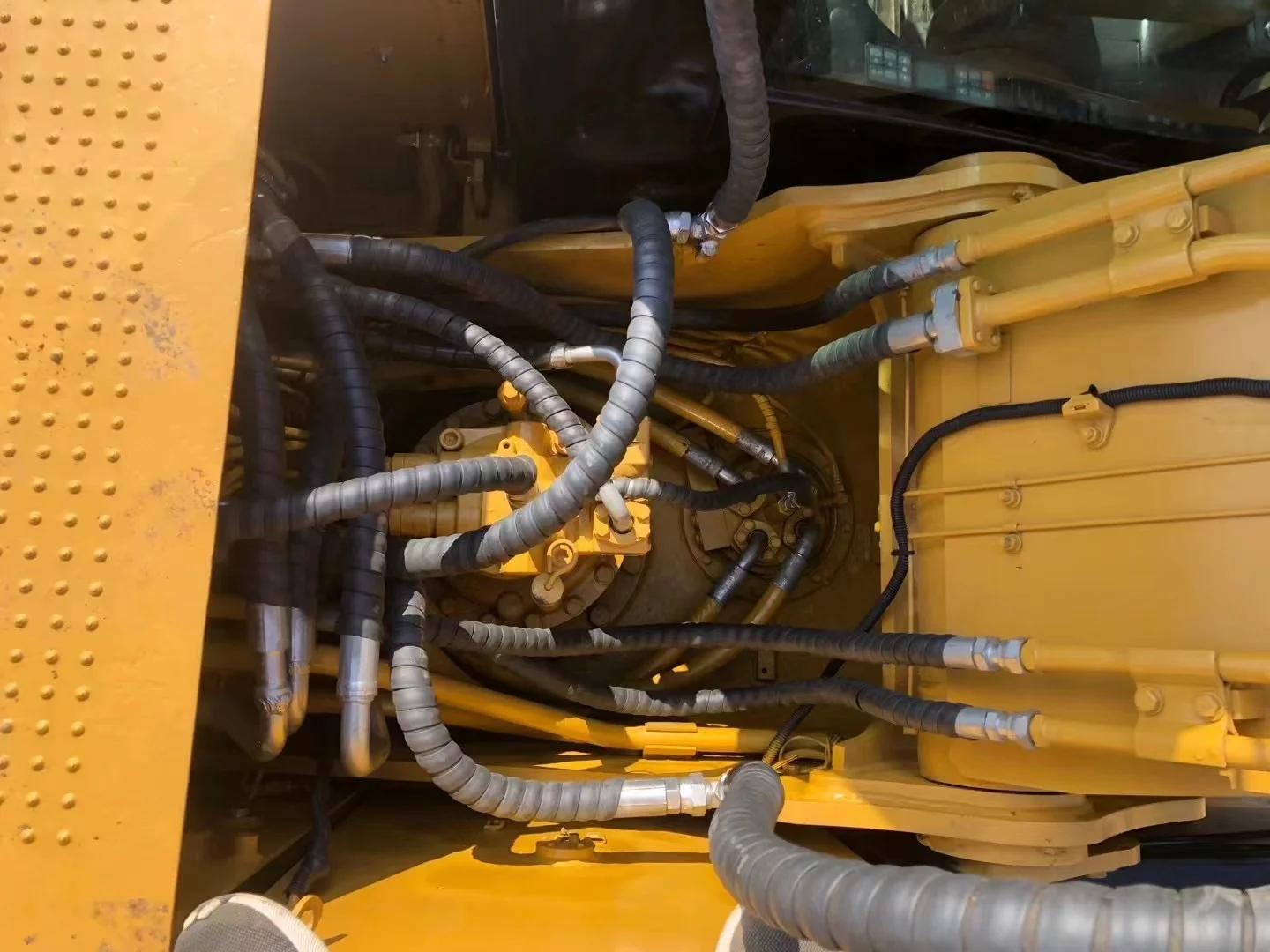 High-Performance Used Cat 320D Caterpillar Excavator Medium Size 320D2 320D2L Digger with Core Pump Component