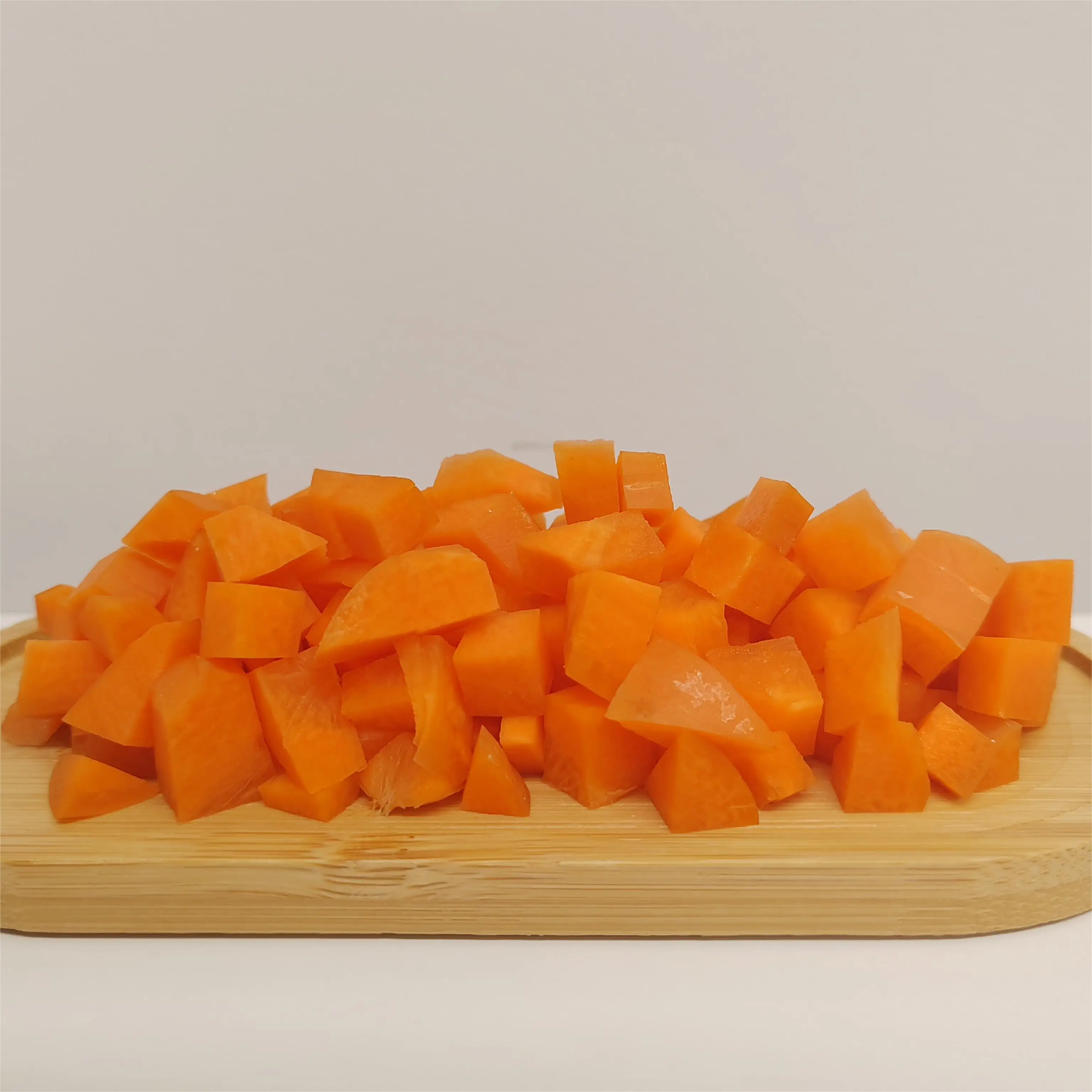 Fresh carrots big size, cheap price, bright color, delicious taste