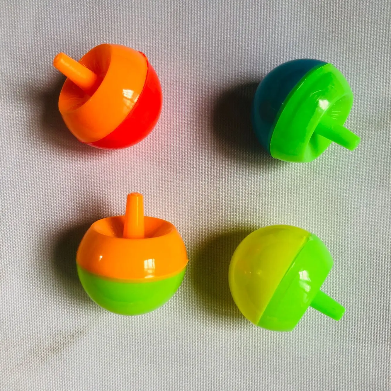 Factory Price New PVC Plastic Children Promotional Spinning Tops Custom Diverse Mini Finger Spinning Tops