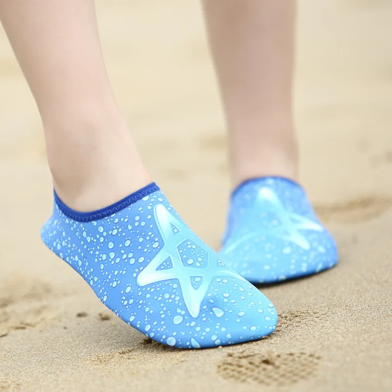 Outdoor beach shoes for men and women swimming, diving, snorkeling, and shoes with soft soles for paddling couples.