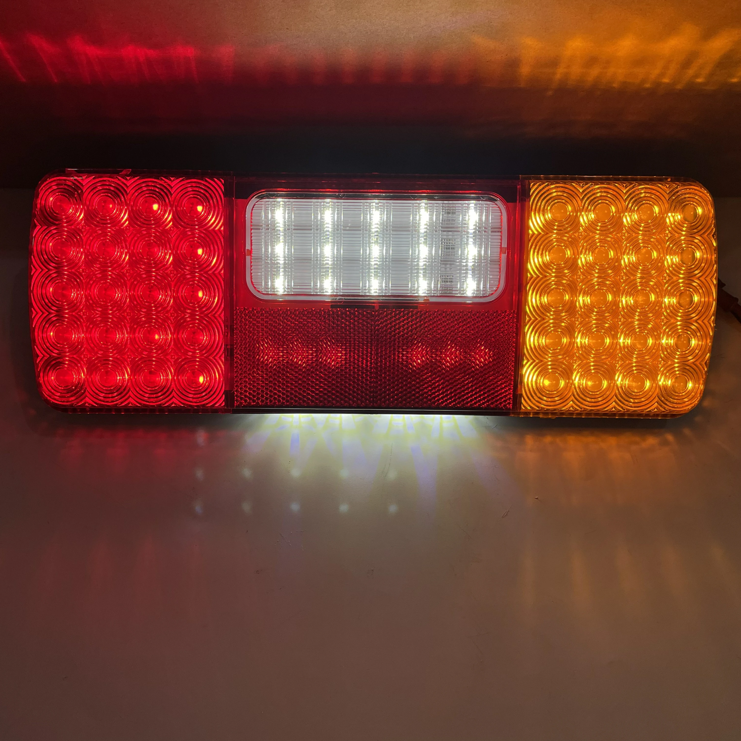 Rear Tail Light Tail Lamp auto lighting systems led light For Trailers Trucks TATA 1313