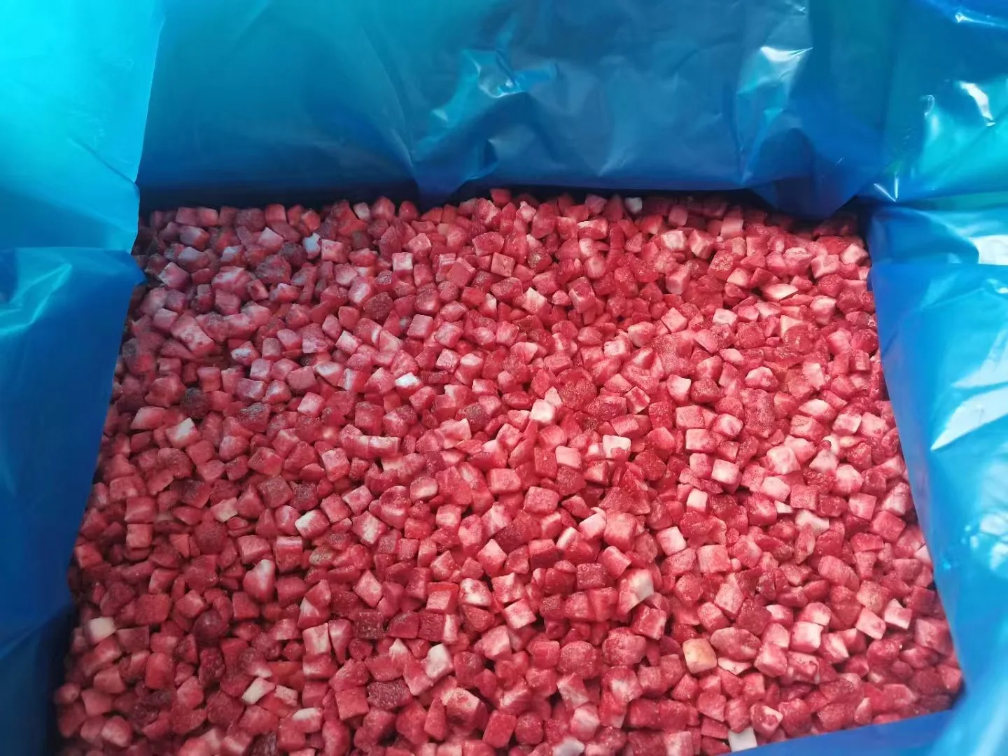 Manufactory Direct Pure Natural Fresh Sweetness Strawberry Cube Frozen Strawberry Dices