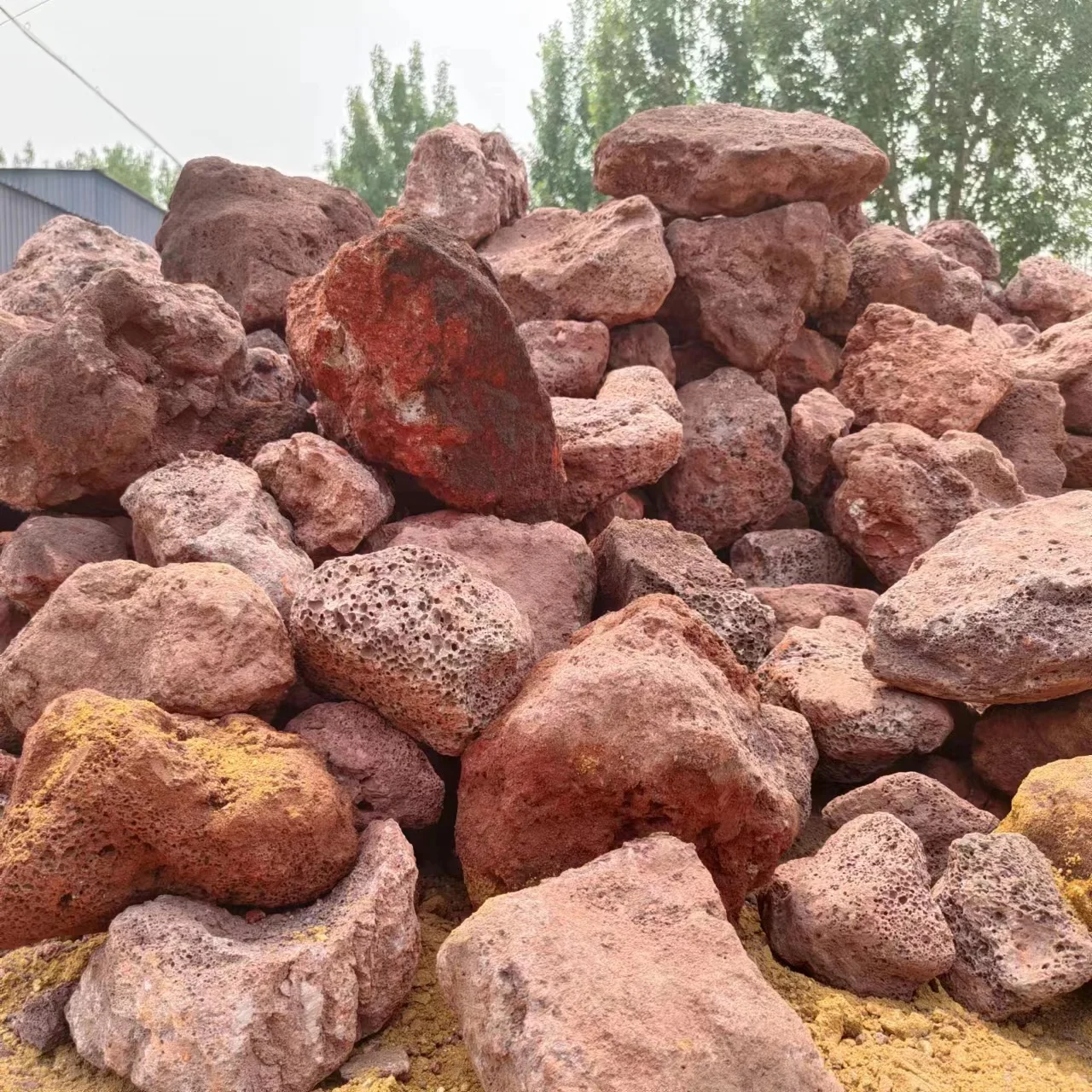 Wholesale Red Large Lava Rock for Aquarium Pumice Price Basalt Stones Black Tumbled Volcanic Stone Pool Water Filter