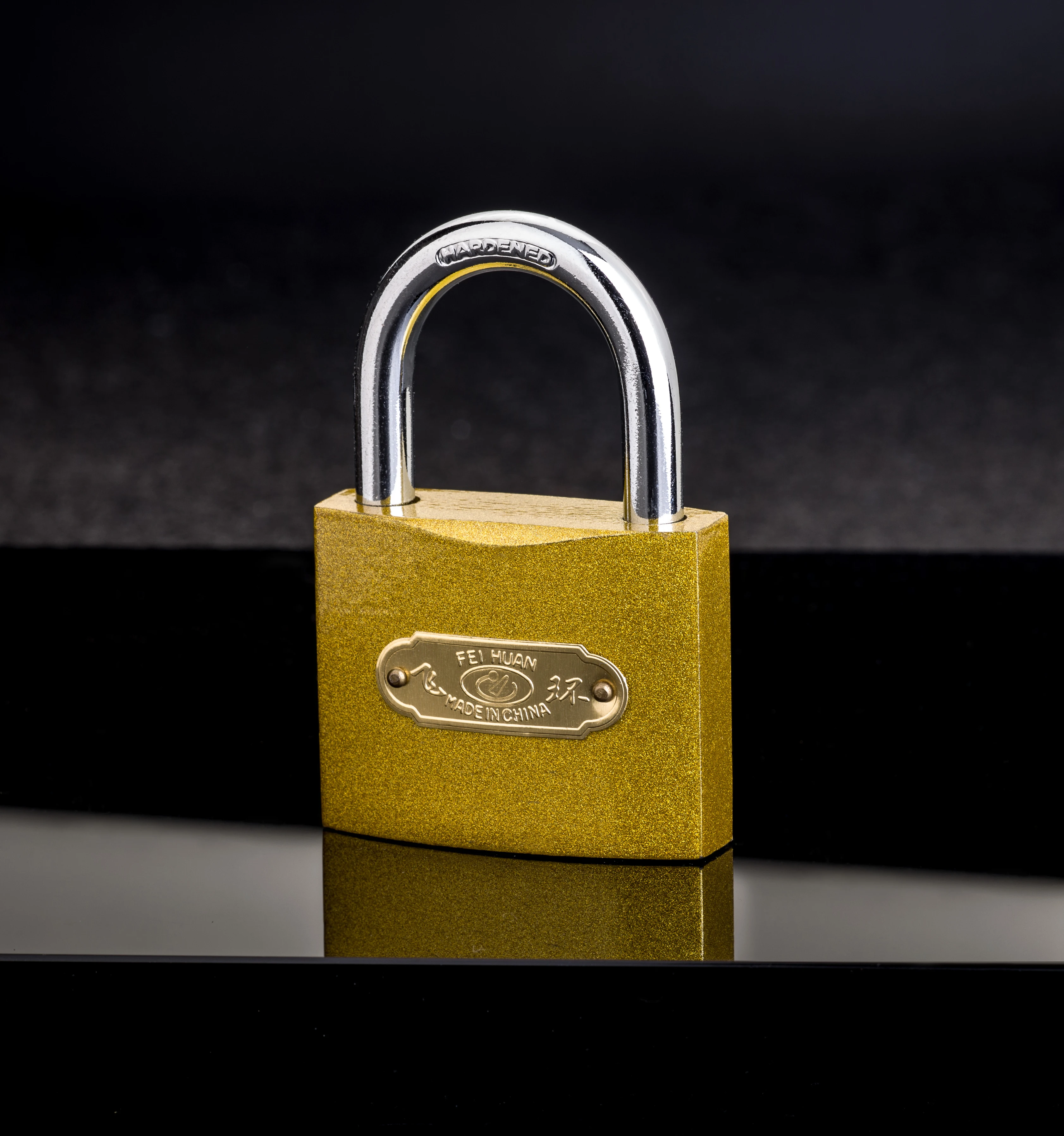 Good appearance high demand solid gold painted computer key  iron padlock