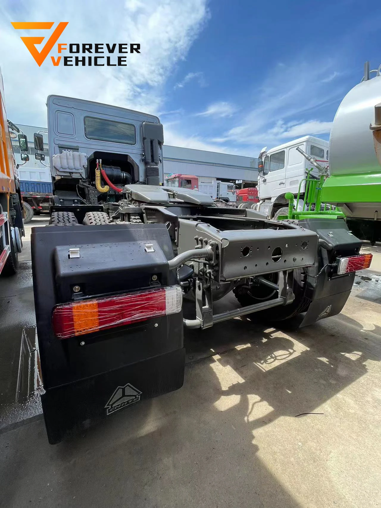 Sinotruk Tractor Trucks Howo 6x4 6x6 371hp 420hp 430hp LHD /RHD Color Optional Economical with Dump Trailer Heavy