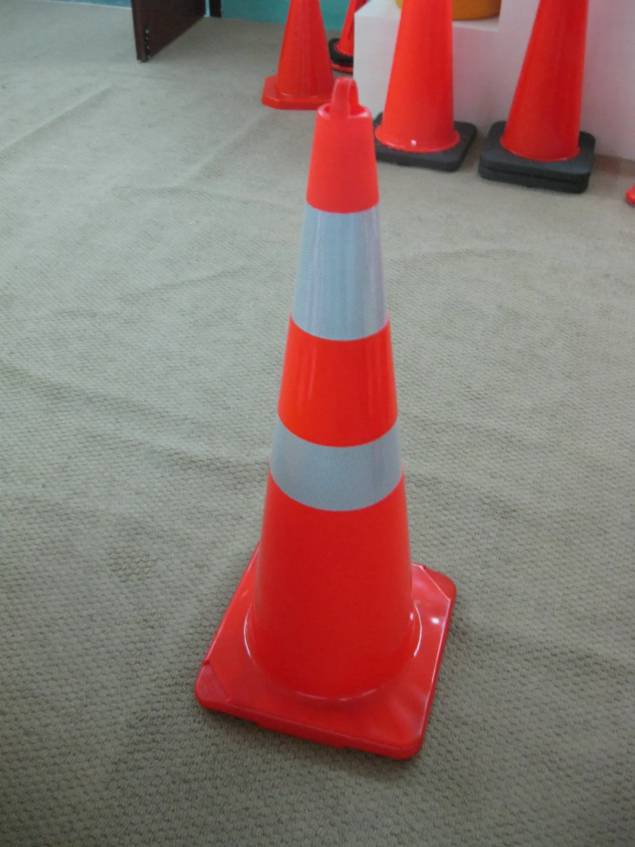 High Visible PVC Traffic Cones PC Material Safety Cones for Roadway Traffic for Road Safety