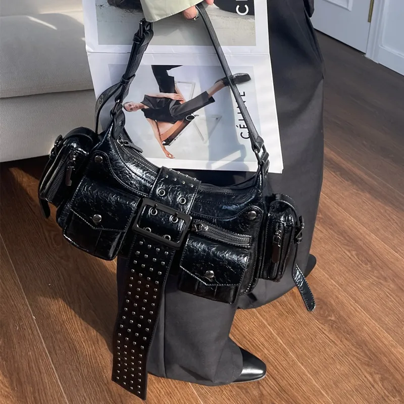 Женская сумка на плечо с карманами