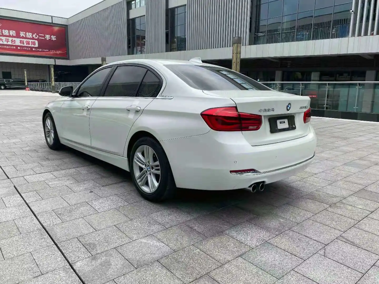BMW 3 серии 2017 320Li модная модель автомобиля