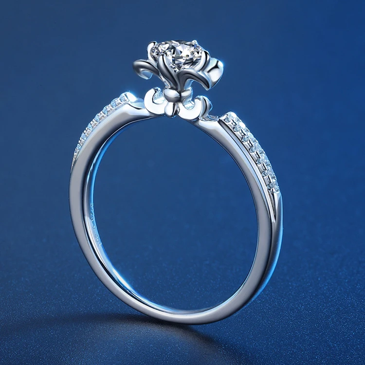 Кольцо с муассанитом 0 5 карат в форме цветка