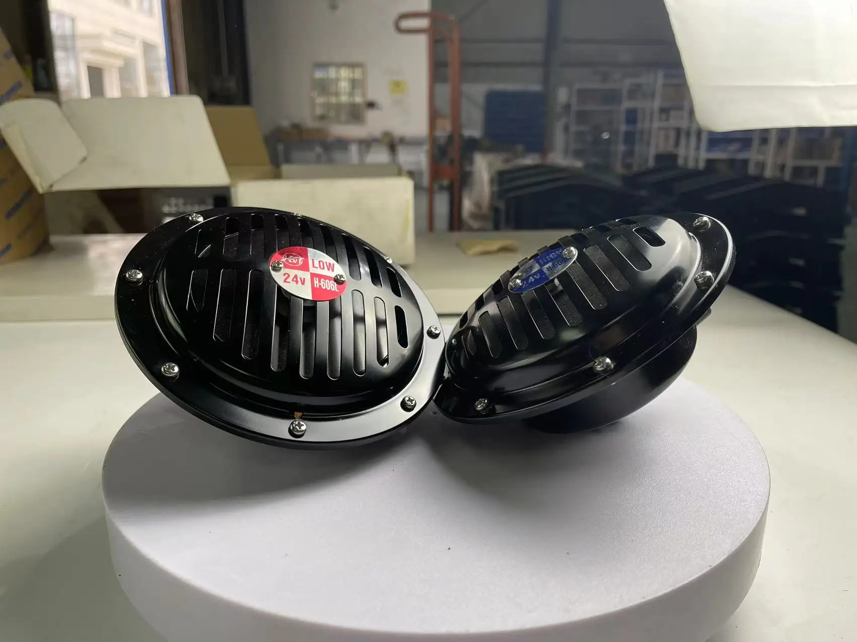 Original Factory Horn for Komatsu Wheel Loader WA470-6 WA480-6 WA470-7 Hot Selling Excavator Industries 425-06-31311 08160-82400