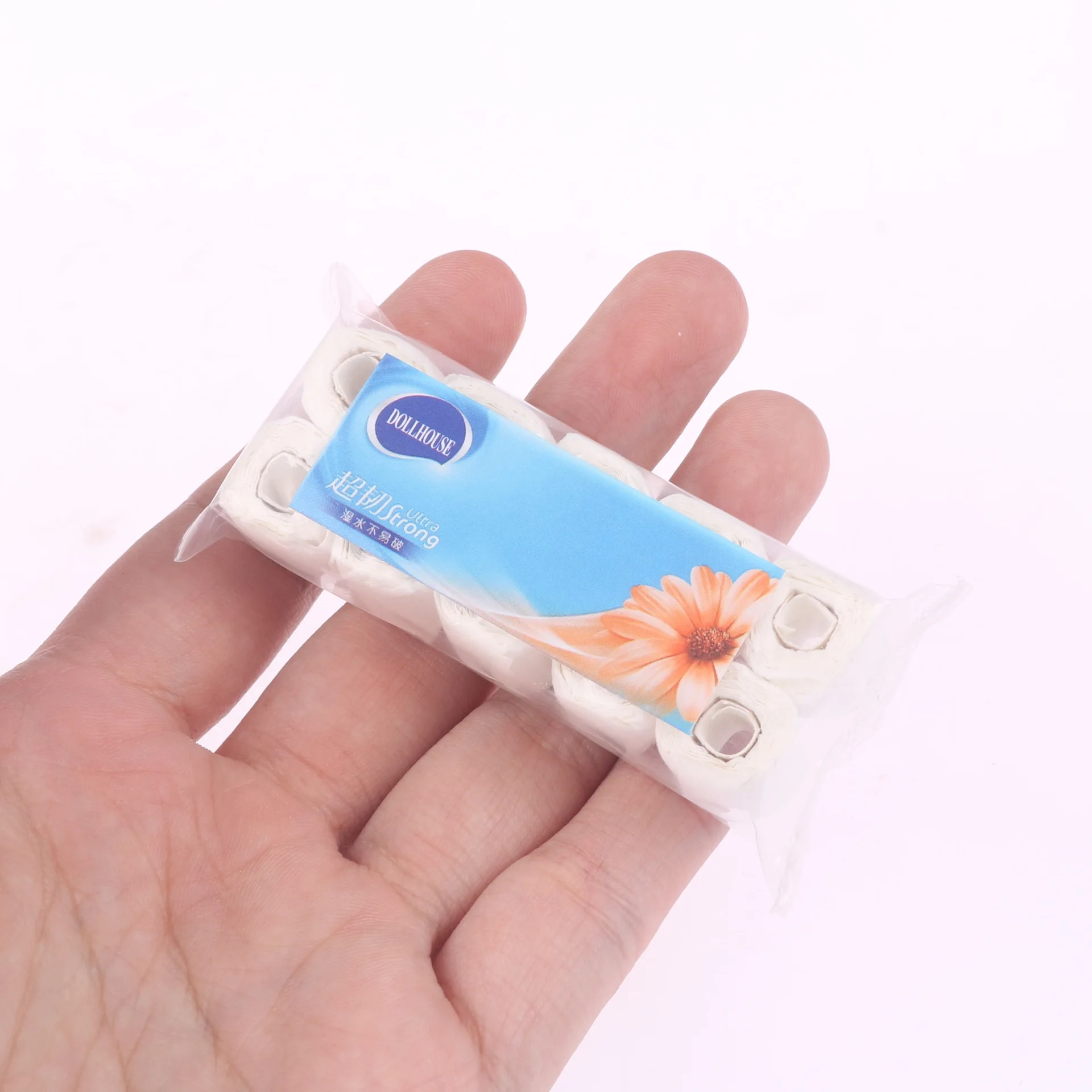 1: 12 Dollhouse Mini Model Scene OB11 Accessories Miniature Tissue Roll Paper