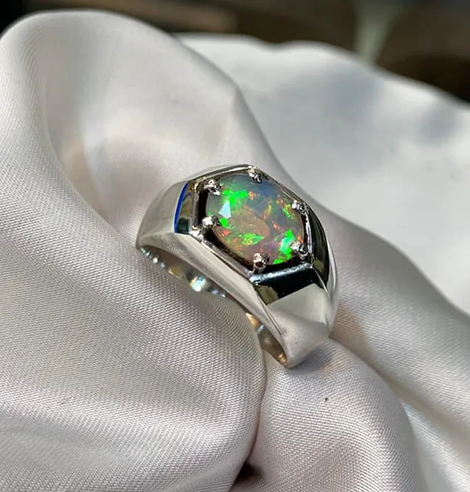Oval Cut White Green Lab Opal Beautiful Silver 925 Wedding Ring
