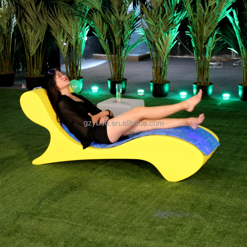 Garden Poolside Furniture Lounge Pool  Chaise Lounge Chair Outdoor Daybed PE Sunbed In Water Pool