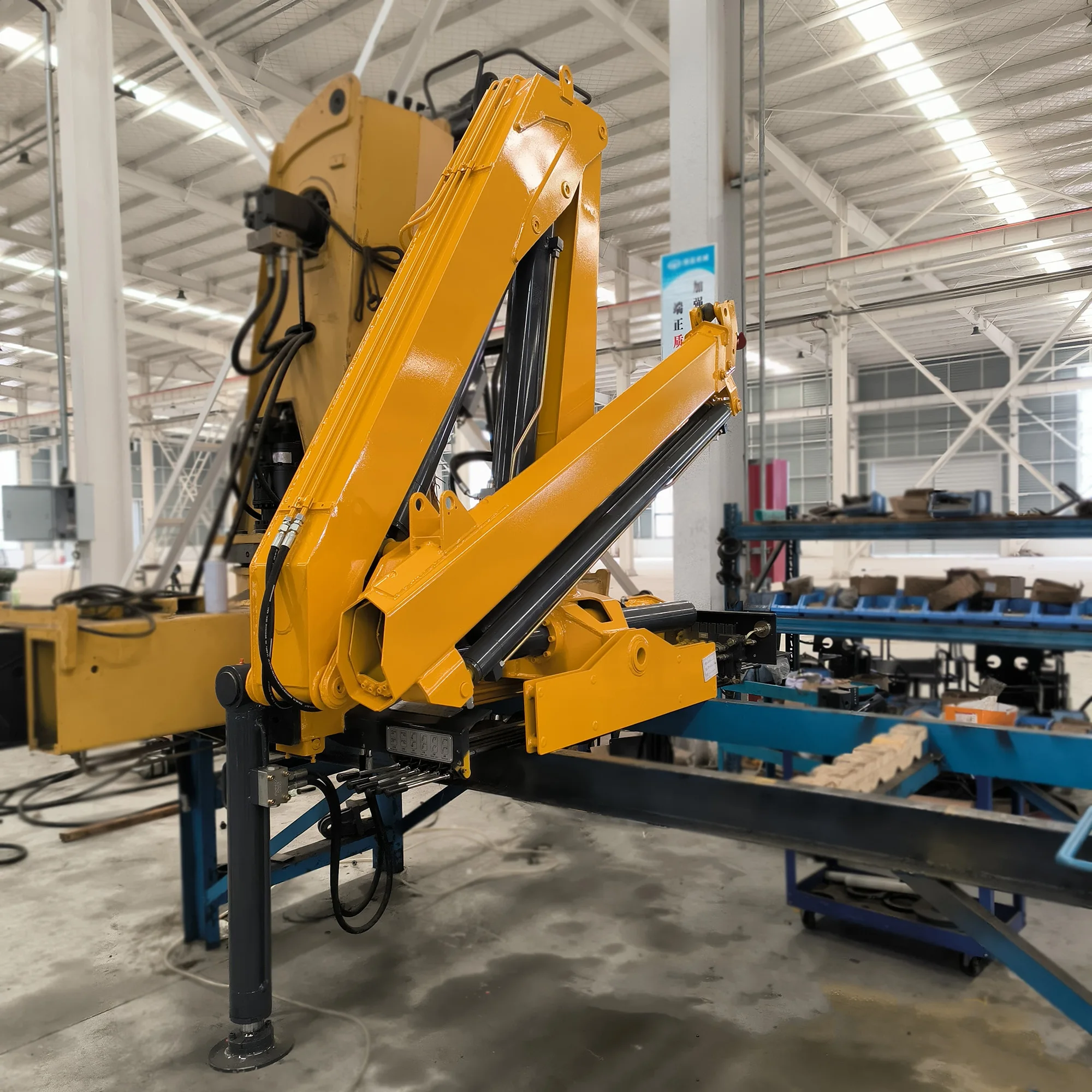 Factory Price 3.2T Loader For Energy Mining Small Hydraulic Knuckle Arm Loader Hinge Arm Manipulator Truck Crane