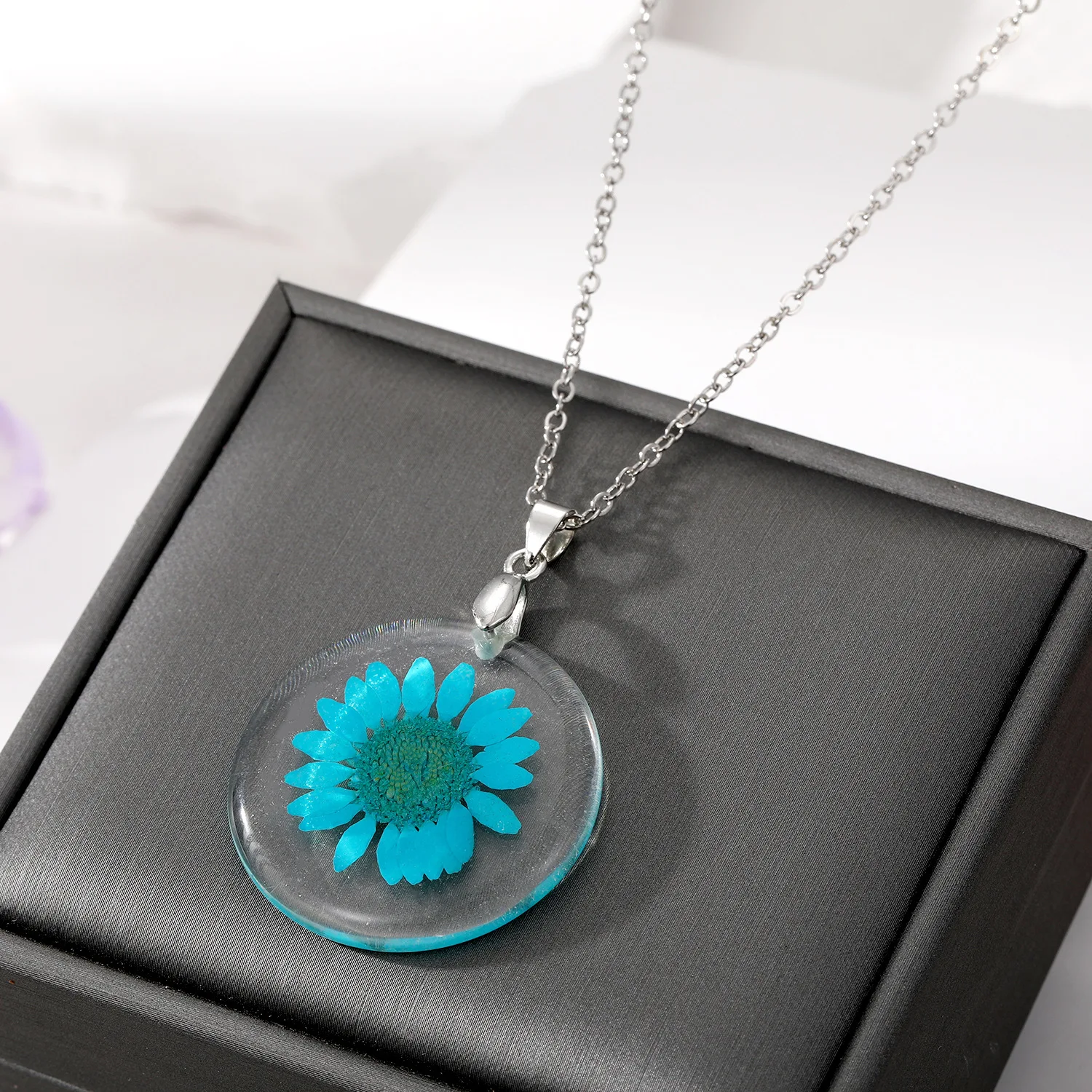 Brave Light New fresh pastoral style Daisy dried flower necklace Transparent epoxy flowers pendant sweater chain cross-border ho