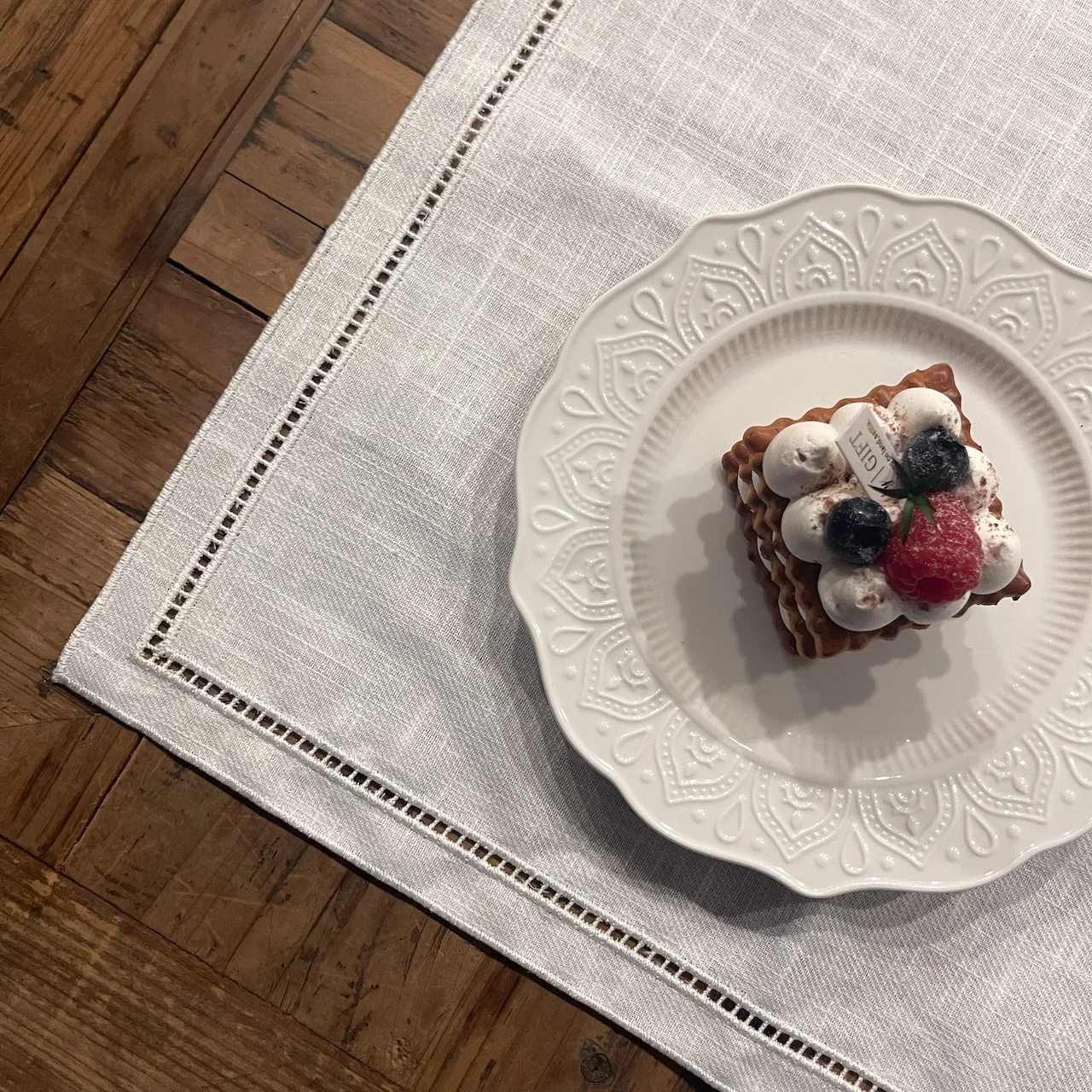 Custom Logo Laser Cut Embroidered Decorative Dinner Napkin Europe Style Natural Ramie Linen Fabric Home Wedding Party Restaurant