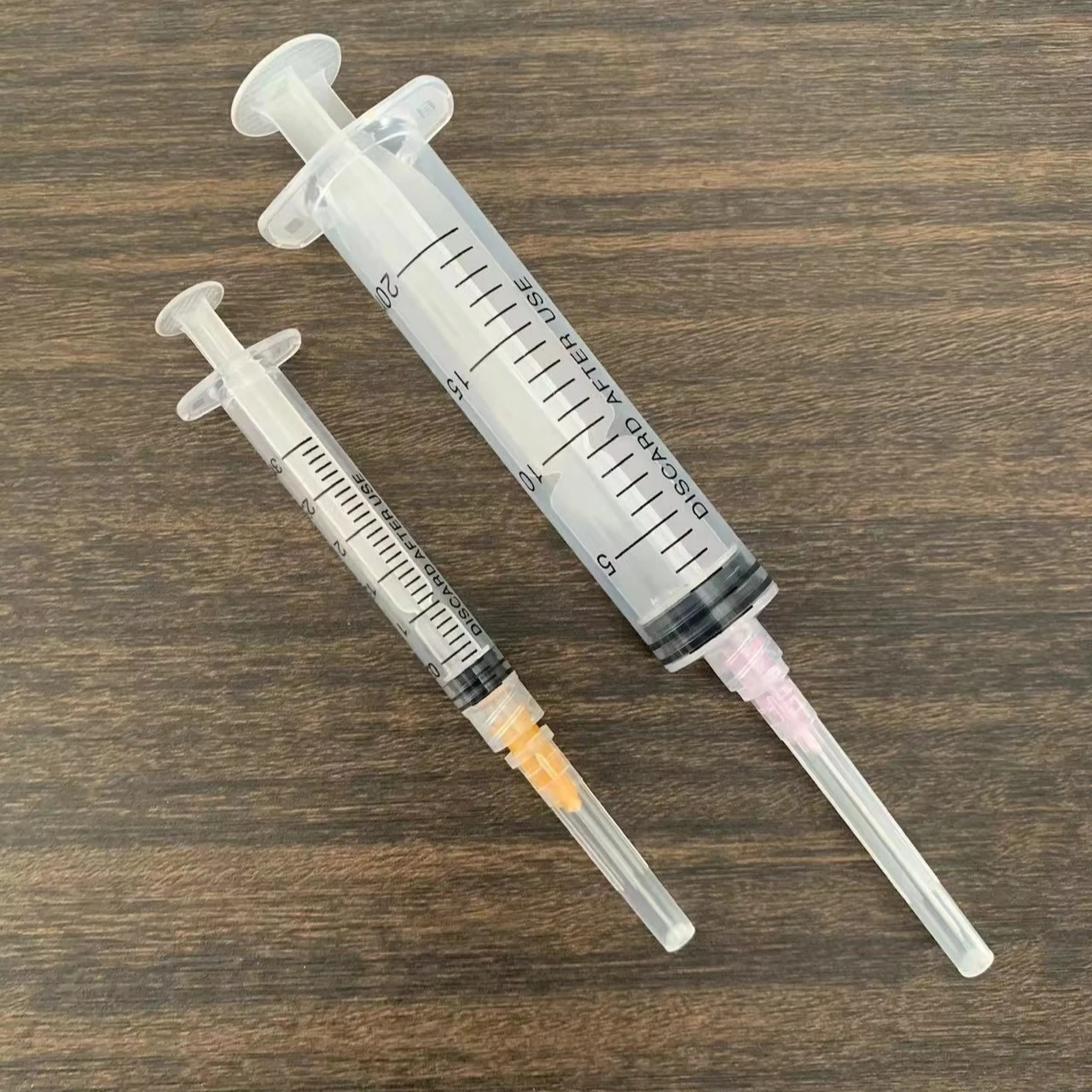 High Quality Disposable Aseptic Threaded Syringe Injector Pipette Plastic Luer Lock Sterile Disposable Syringes With Needles