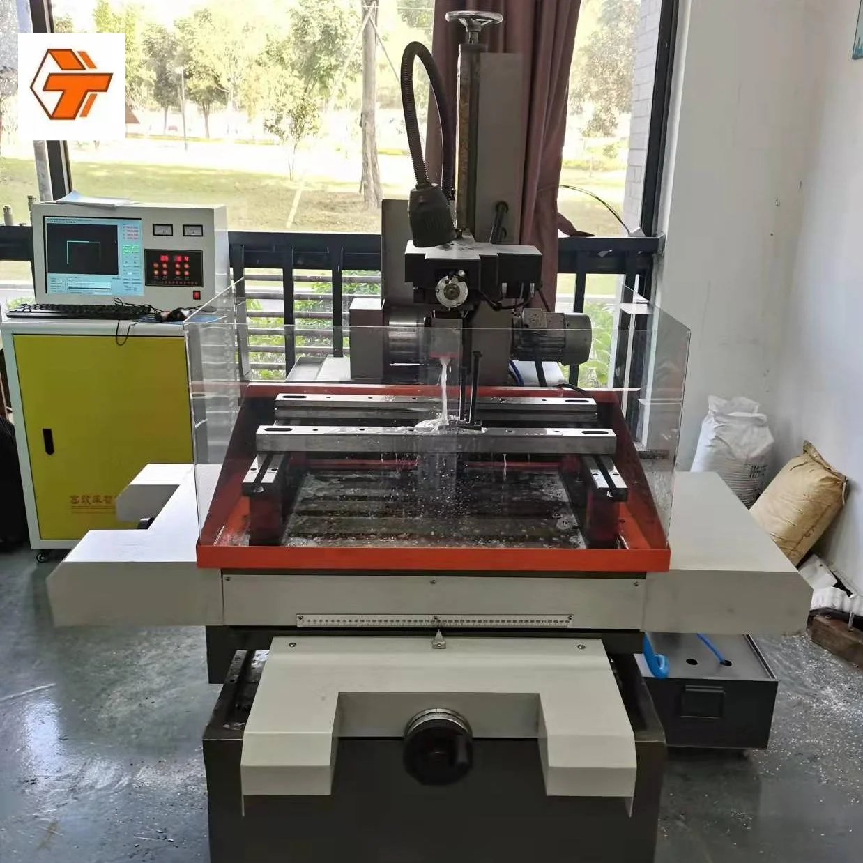 Electroerosive wire cutting machine erosion machine DK77