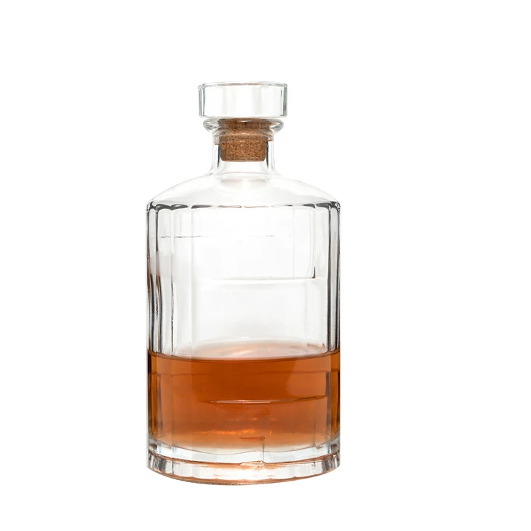Wholesale 250ml 500ml 750ml Clear Glass Flasks for Liquor Flat Whisky Bottle with Screw Cap for Whiskey