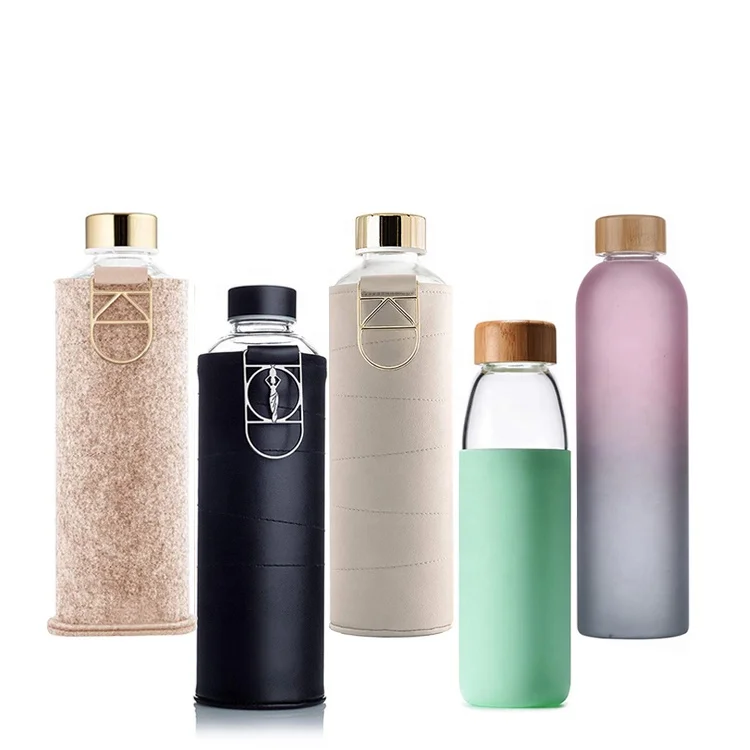 Hot sale bamboo lid borosilicate glass drinking bottle with silicone sleeve