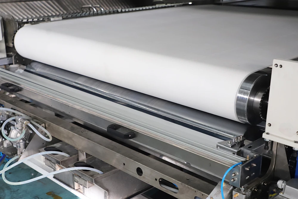 Automatic spray booth for wardrobe and cupboard door panels with flat water-based paint  wood painting machine