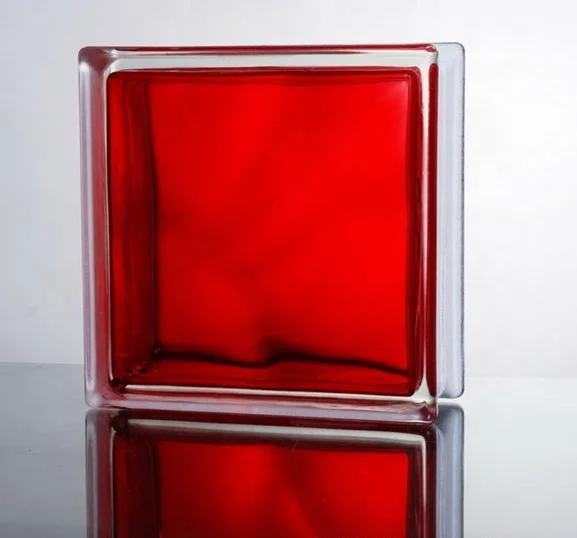 Красный стеклянный кирпич