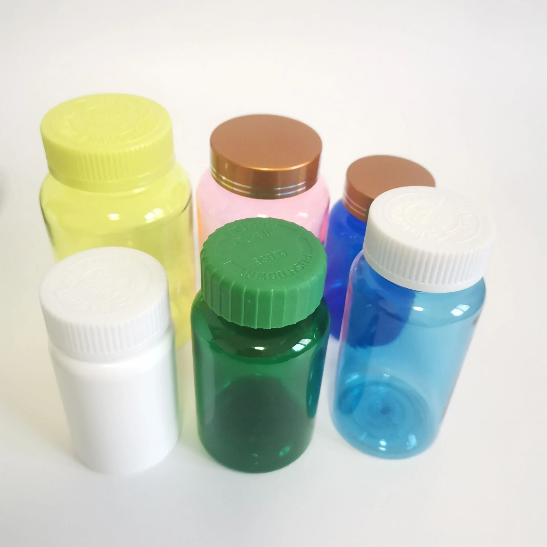 Different Size Pink Yellow White Blue Capsule Container Plastic PET PE HDPE Bottle For Capsule Packaging