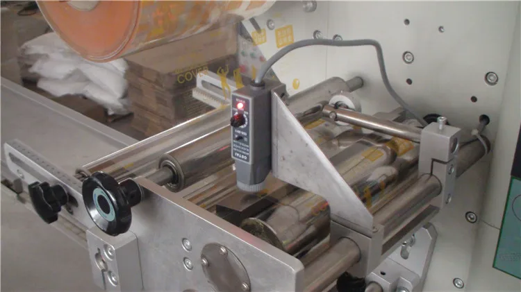 Low price flow pack rice cake horizontal energy bar chocolate packing machines