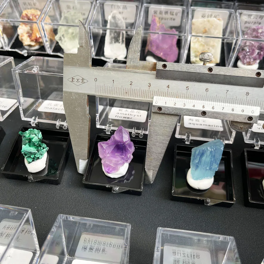 Wholesale Natural Crystal Gemstone Mineral Rock Crystal Mineral Specimen with Acrylic Packing Gift Box
